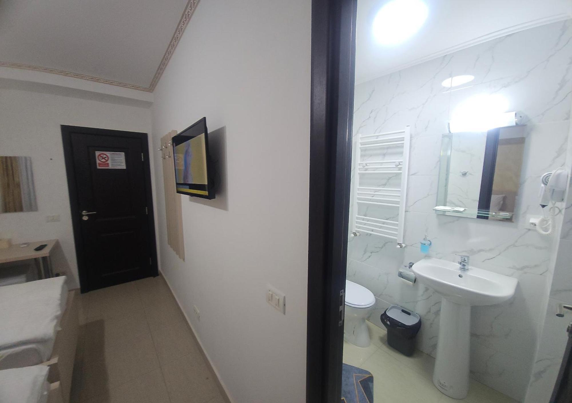 Hotel Marina 2 布加勒斯特 外观 照片