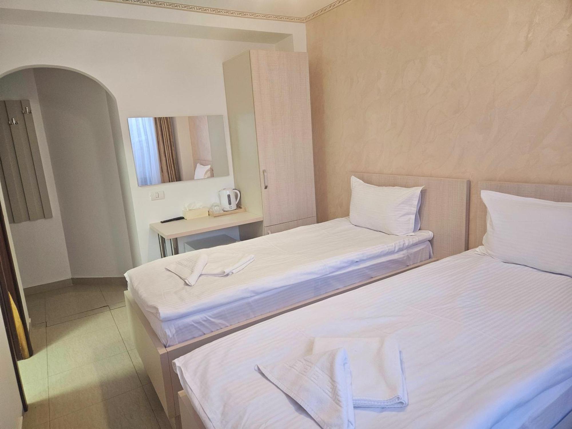 Hotel Marina 2 布加勒斯特 外观 照片