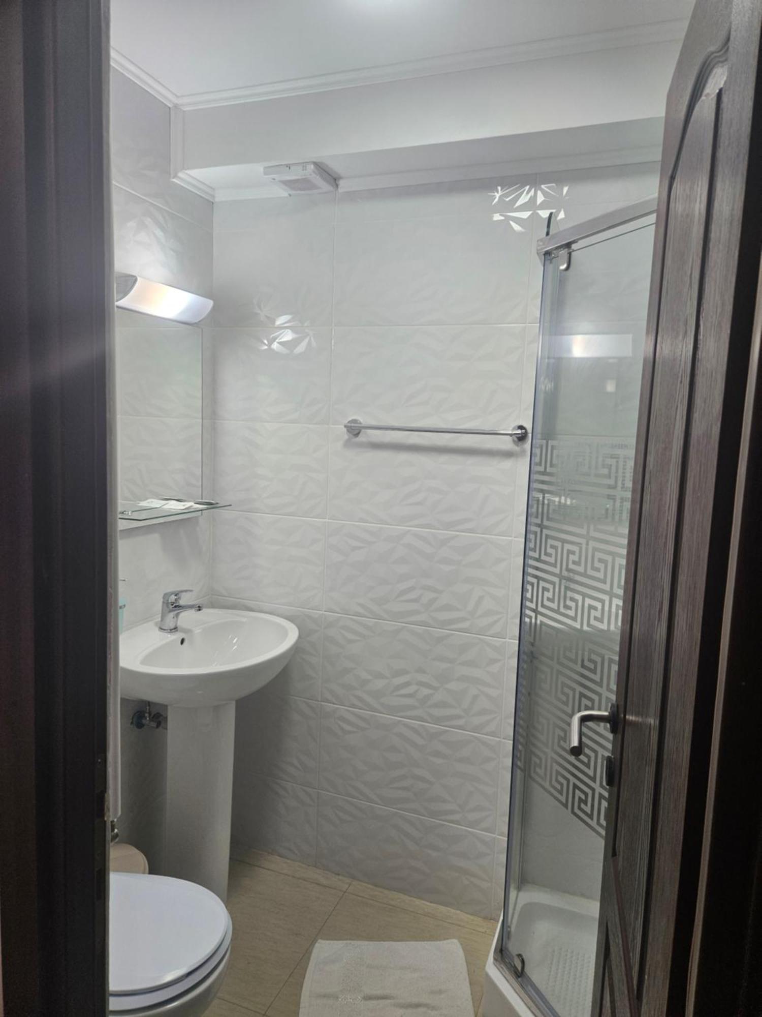 Hotel Marina 2 布加勒斯特 外观 照片